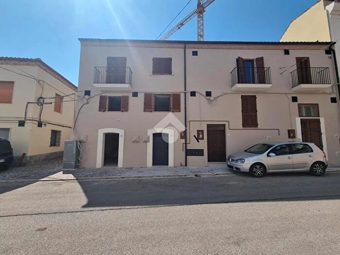 Casa quadrilocale in vendita in Via Regina Margherita, Penna SantAndrea