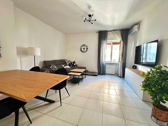 Appartamento trilocale in affitto in Via Pigna, Pigna Omodeo, Napoli