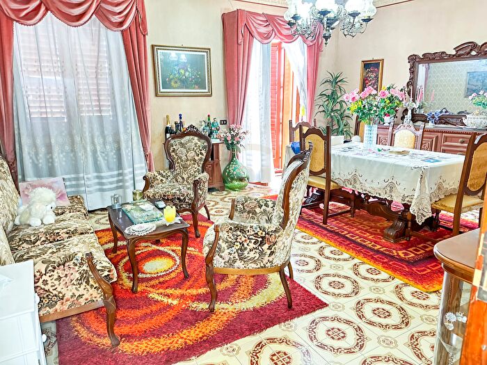 Appartamento quadrilocale in vendita in Via Scale SantAntonio, Aci Catena