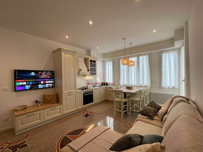 Appartamento trilocale in affitto in Via Giuseppe Garibaldi, Centro, Varazze