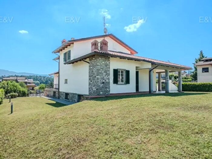 Casa con 6 locali in vendita in Via Chiusta, Bibbiena