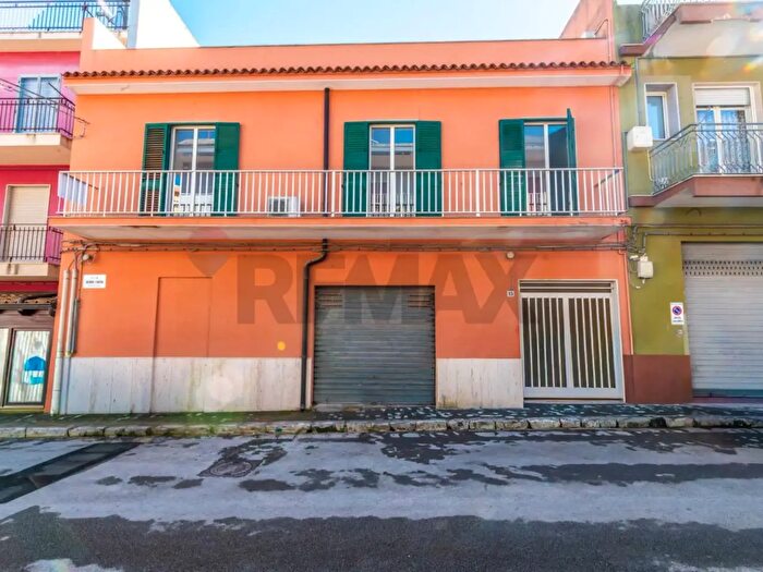 Casa con 7 locali in vendita in Via dAntona, Ragusa