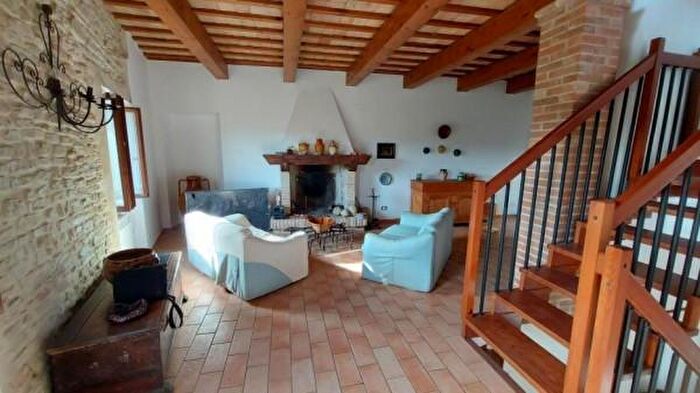 Casa con 6 locali in vendita in Corso Giuseppe Garibaldi, Arcevia