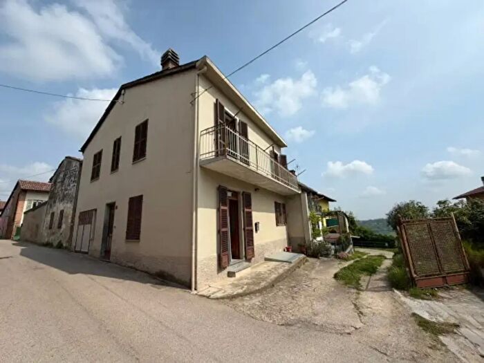Casa con 5 locali in vendita in Via Camillo Benso di Cavour, Castagnole Monferrato