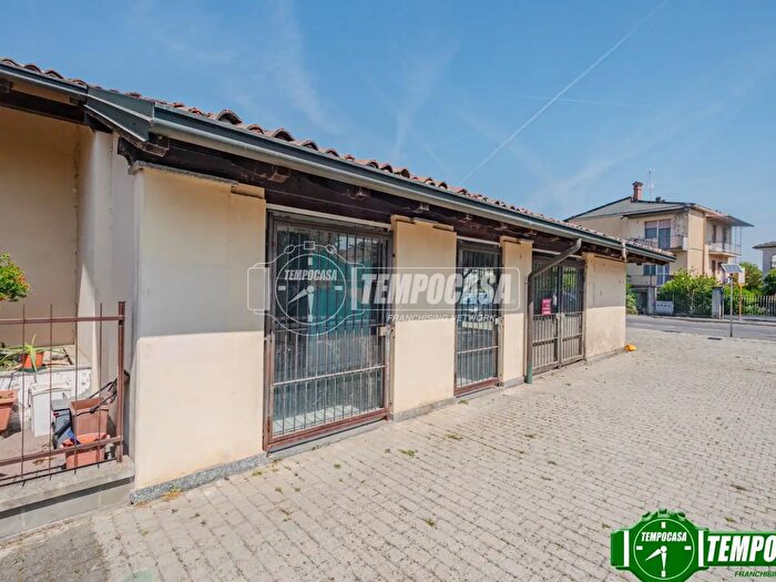 Casa quadrilocale in vendita in Via Roma, Travaco' Siccomario