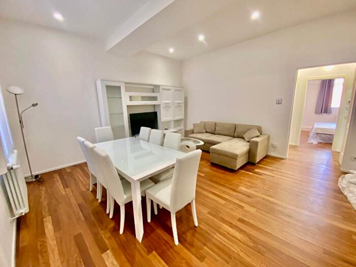 Appartamento con 6 locali in affitto in Via Luigi Carlo Farini, Centro Storico, Modena