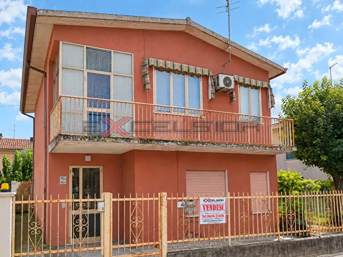 Casa con 5 locali in vendita in Via G Matteotti N Bis Cavarzere Ve, Cavarzere