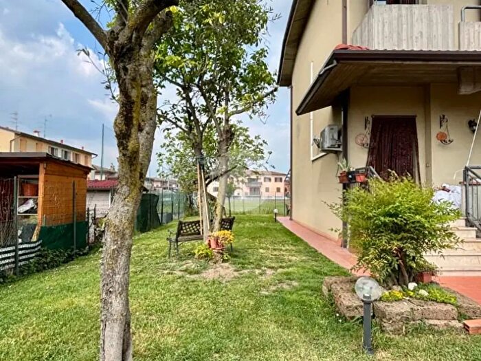 Casa quadrilocale in vendita in Via Alcide De Gasperi, Torbole Casaglia