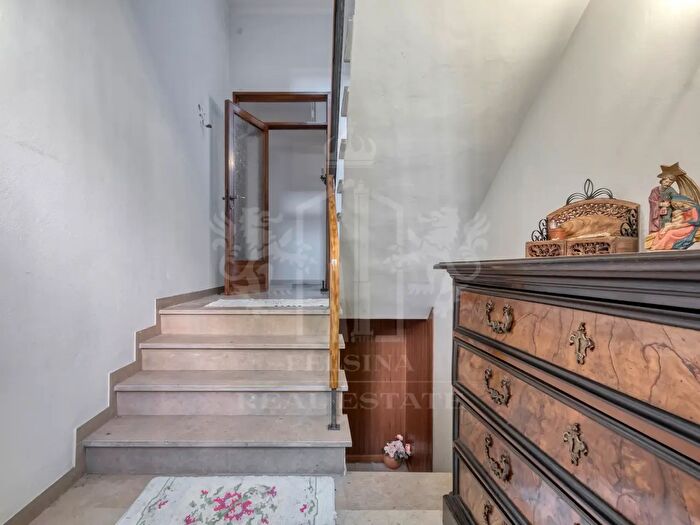 Casa con 11 locali in vendita in Via Severino Ferrari, Bologna