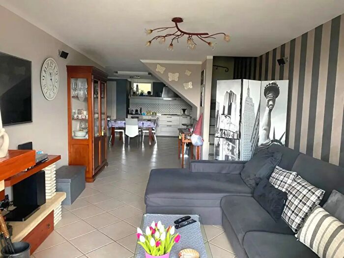 Casa con 6 locali in vendita in Via Papa Giovanni XXIII, Figline e Incisa Valdarno