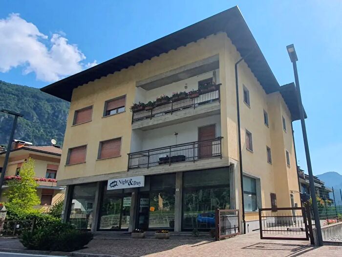 Appartamento con 5 locali in vendita in Via Pinzolo, Tione Di Trento