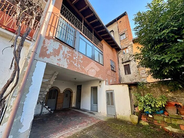 Casa con 5 locali in vendita in Via Merelli, Vertova