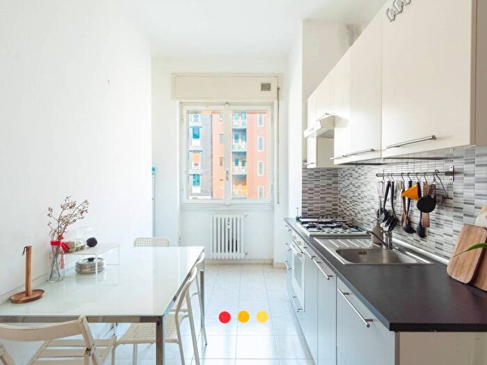 Appartamento quadrilocale in affitto in Via Guglielmo Corrado Röntgen, Bocconi, Milano