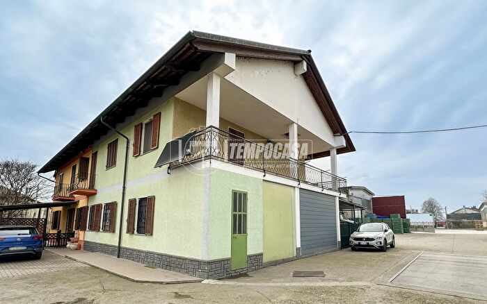 Casa con 9 locali in vendita in Frazione Gorra Gorra, Carignano