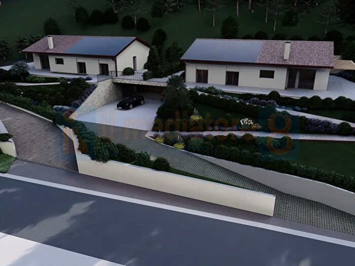 Casa con 5 locali in vendita in Bassano Del Grappa