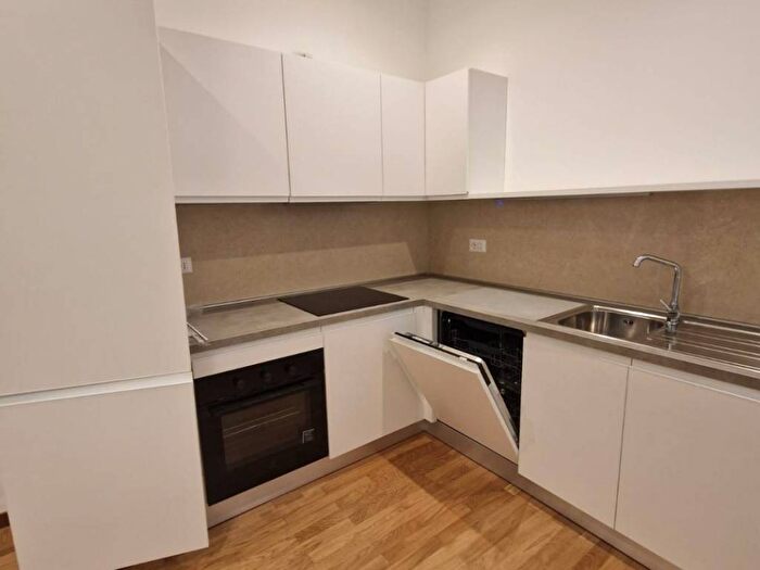 Appartamento trilocale in affitto in Via Giancarlo Sismondi, Plebisciti Susa, Milano