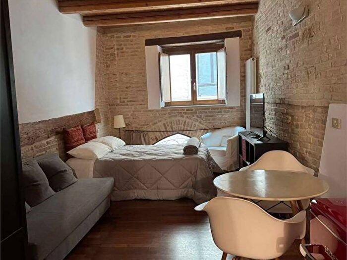 Appartamento monolocale in affitto in Corsi, Ancona