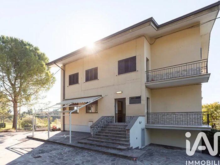 Casa con 17 locali in vendita in Via Roma, Jesi
