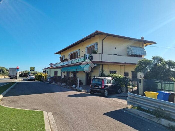 Appartamento con 5 locali in vendita in Via Ss, Notaresco