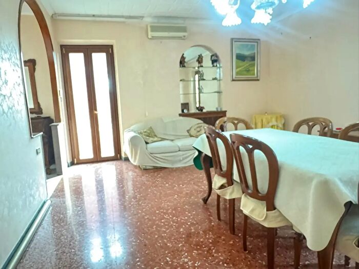 Appartamento quadrilocale in vendita in Via dei Rangoni, Roma