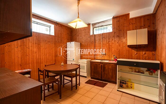 Appartamento quadrilocale in vendita in Via Federico II, Macerata