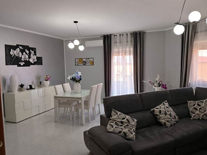 Appartamento con 6 locali in vendita in Via Colombo, Partinico