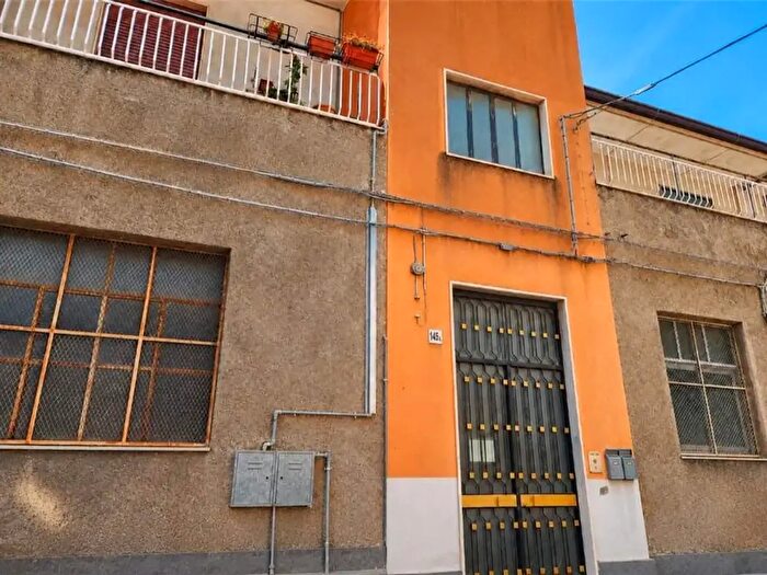 Appartamento con 5 locali in vendita in Via delle Gemme, Catania