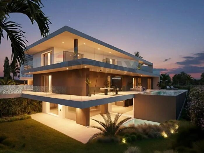 Casa con 8 locali in vendita in Castelnuovo Del Garda