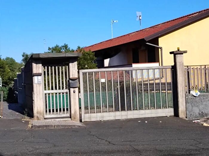 Casa quadrilocale in vendita in Via degli Ulivi, Tremestieri Etneo