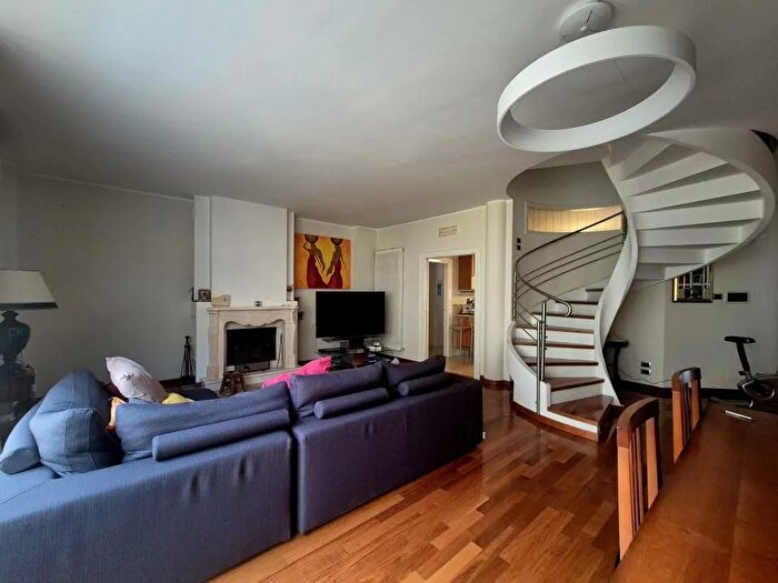 Casa con 10 locali in vendita in Via Italia, Gissi