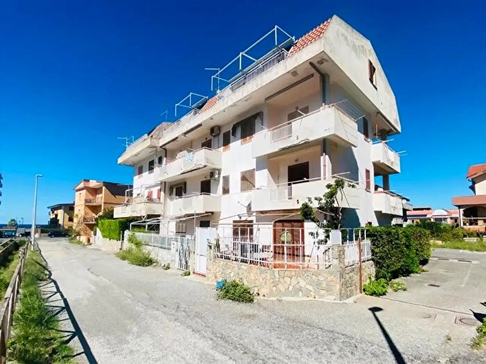 Appartamento trilocale in vendita in Via Turi, Paola