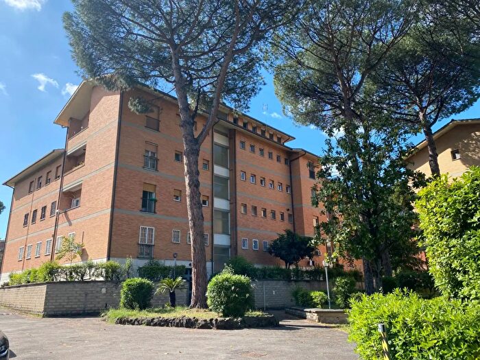 Appartamento trilocale in vendita in Via Angiolo Cabrini, Roma
