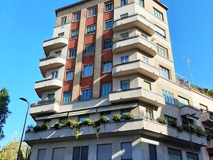 Appartamento trilocale in affitto in Via Giuditta Sidoli, Plebisciti Susa, Milano