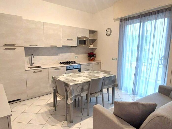 Appartamento trilocale in affitto in Corso Europa, Centro, Loano