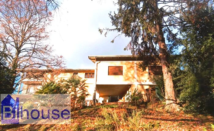 Casa con 14 locali in vendita in Cutra, Masserano