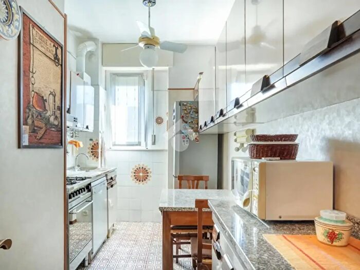 Appartamento trilocale in vendita in Via Pianell, Milano