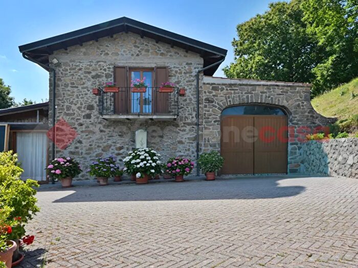 Casa quadrilocale in vendita in Pegnana Bebbio Snc, Barga