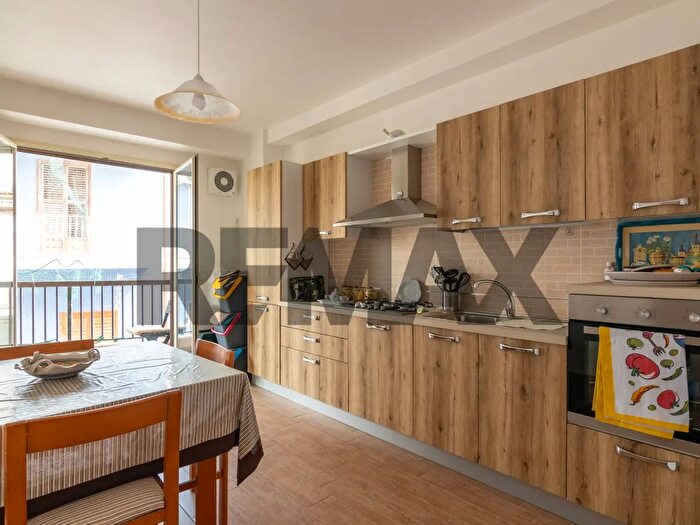Casa con 6 locali in vendita in Via Domicolo a, Vittoria