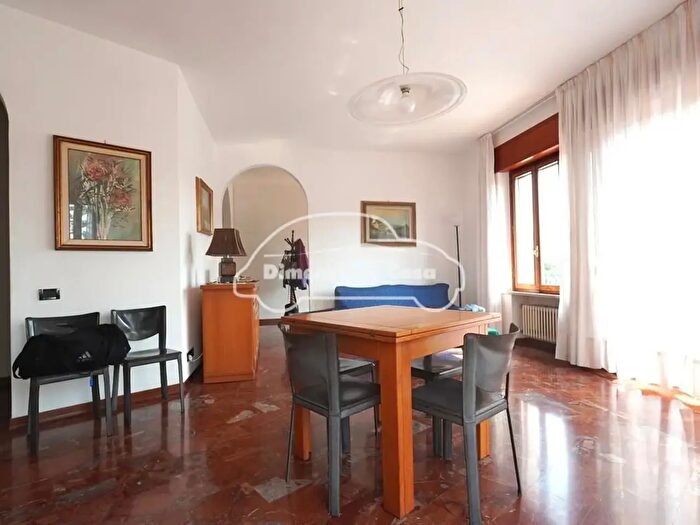 Casa con 5 locali in vendita in Altopascio