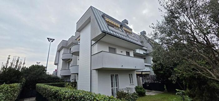 Appartamento trilocale in vendita in Via Monte Bianco, Desio