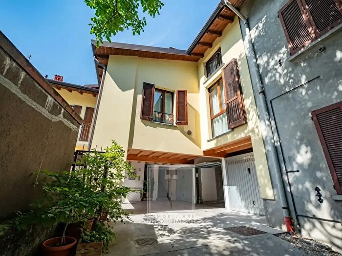 Appartamento trilocale in vendita in Via Dante Alighieri, Castello Di Brianza