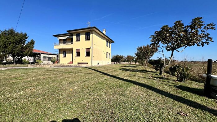 Casa con 7 locali in vendita in Via Santa Cecilia, Correzzola