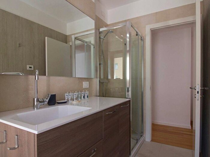 Appartamento quadrilocale in affitto in Cenisio, Milano