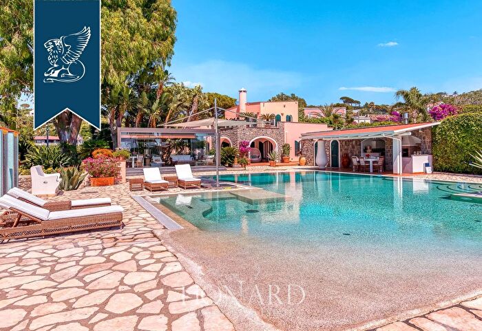 Casa quadrilocale in vendita in Forio