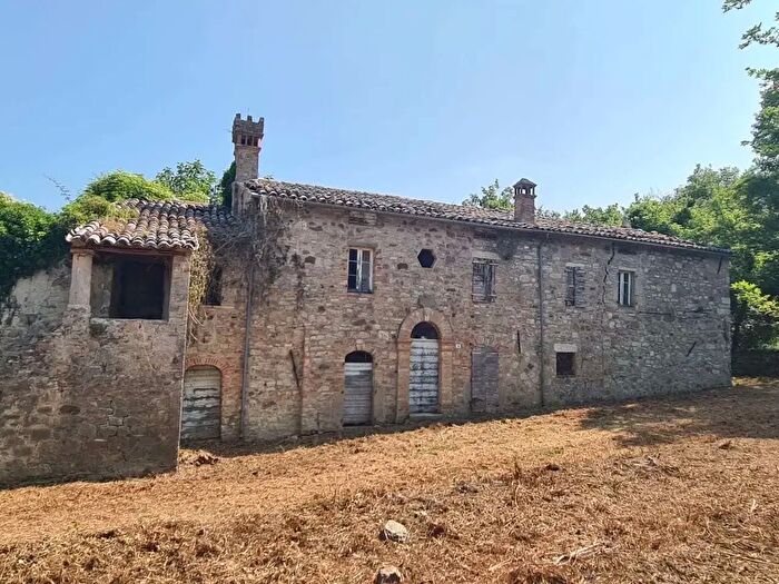 Casa con 8 locali in vendita in Loc Case Nuove, Baschi