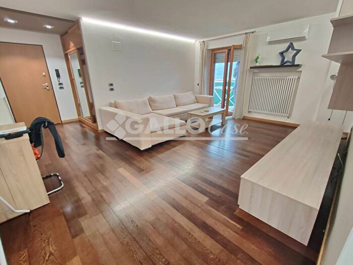 Appartamento trilocale in affitto in Via J F Kennedy, Roges, Rende