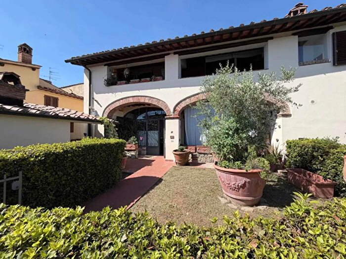 Appartamento con 5 locali in vendita in Via del Chiuso, Firenze