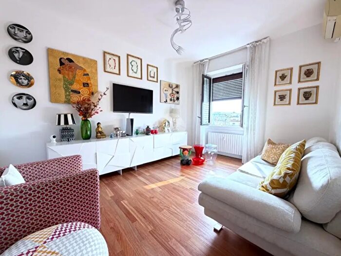 Appartamento trilocale in vendita in Viale Lucania, Milano