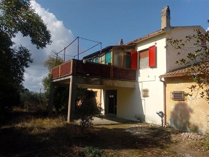 Casa con 6 locali in vendita in Centro, Scansano