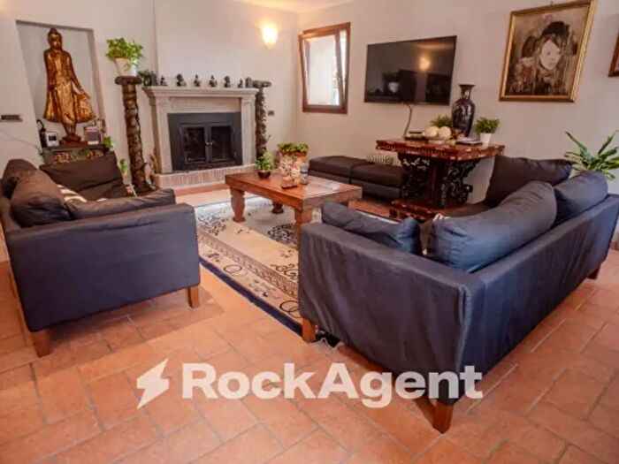 Appartamento con 5 locali in vendita in Via delle Scuole, Viterbo